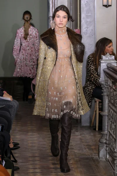 Look 32